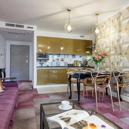 Oomph Deluxe Apt Ruska Lägenhet *