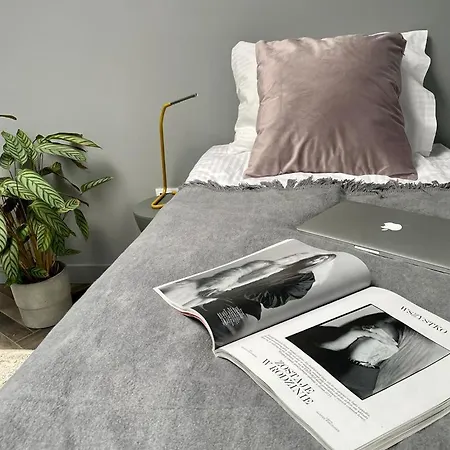 Oomph Deluxe Apt Ruska * فروتسواف