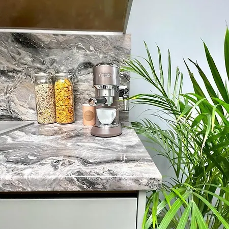 Oomph Deluxe Apt Ruska *