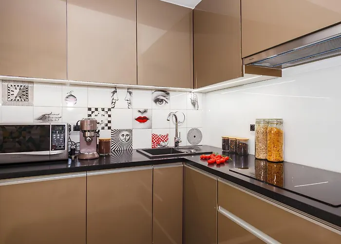 Oomph Deluxe Apt Ruska