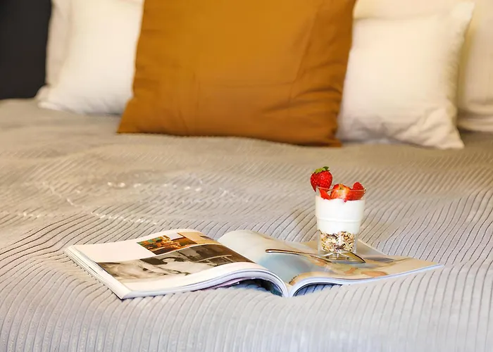 Oomph Deluxe Apt Ruska