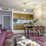 Oomph Deluxe Apt Ruska Appartamento *