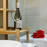Oomph Deluxe Apt Ruska * فروتسواف