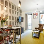 Oomph Deluxe Apt Ruska Appartamento *