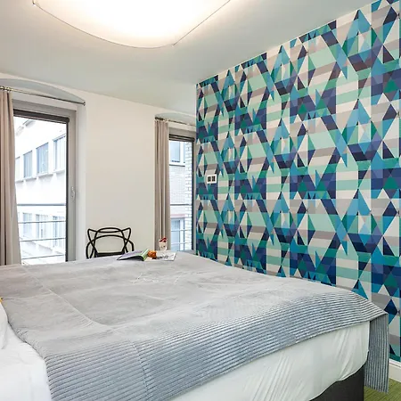 Oomph Deluxe Apt Ruska