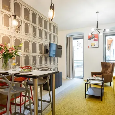 Oomph Deluxe Apt Ruska Appartamento *