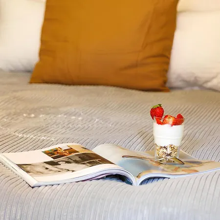 Oomph Deluxe Apt Ruska