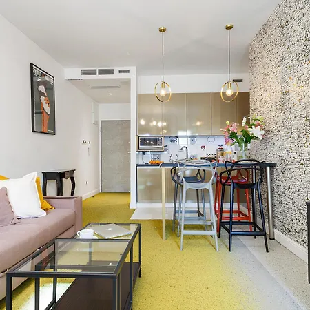 Oomph Deluxe Apt Ruska Вроцлав