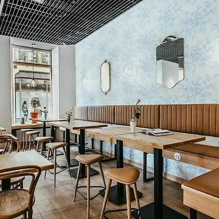 Oomph Deluxe Apt Ruska Breslavia