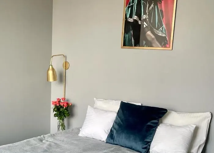 Oomph Deluxe Apt Ruska * Vratislav